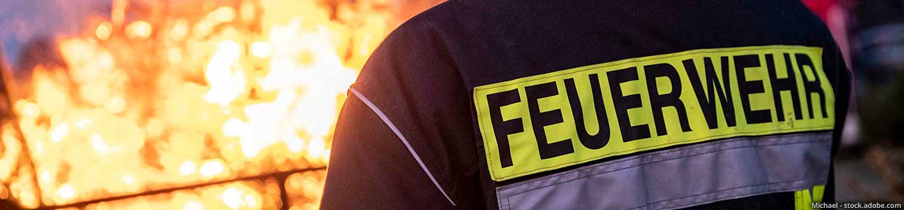 Symbolbild Feuerwehr und Brandschutz – Ausrüstung und Einsatzkräfte in Aktion